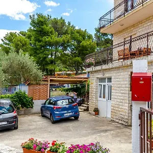 https://apartments-toma-trogir.hotels-in-trogir.com